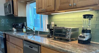 Bella Vista Cottage; A charming 1-bedroom cottage with AC in vibrant Oakland