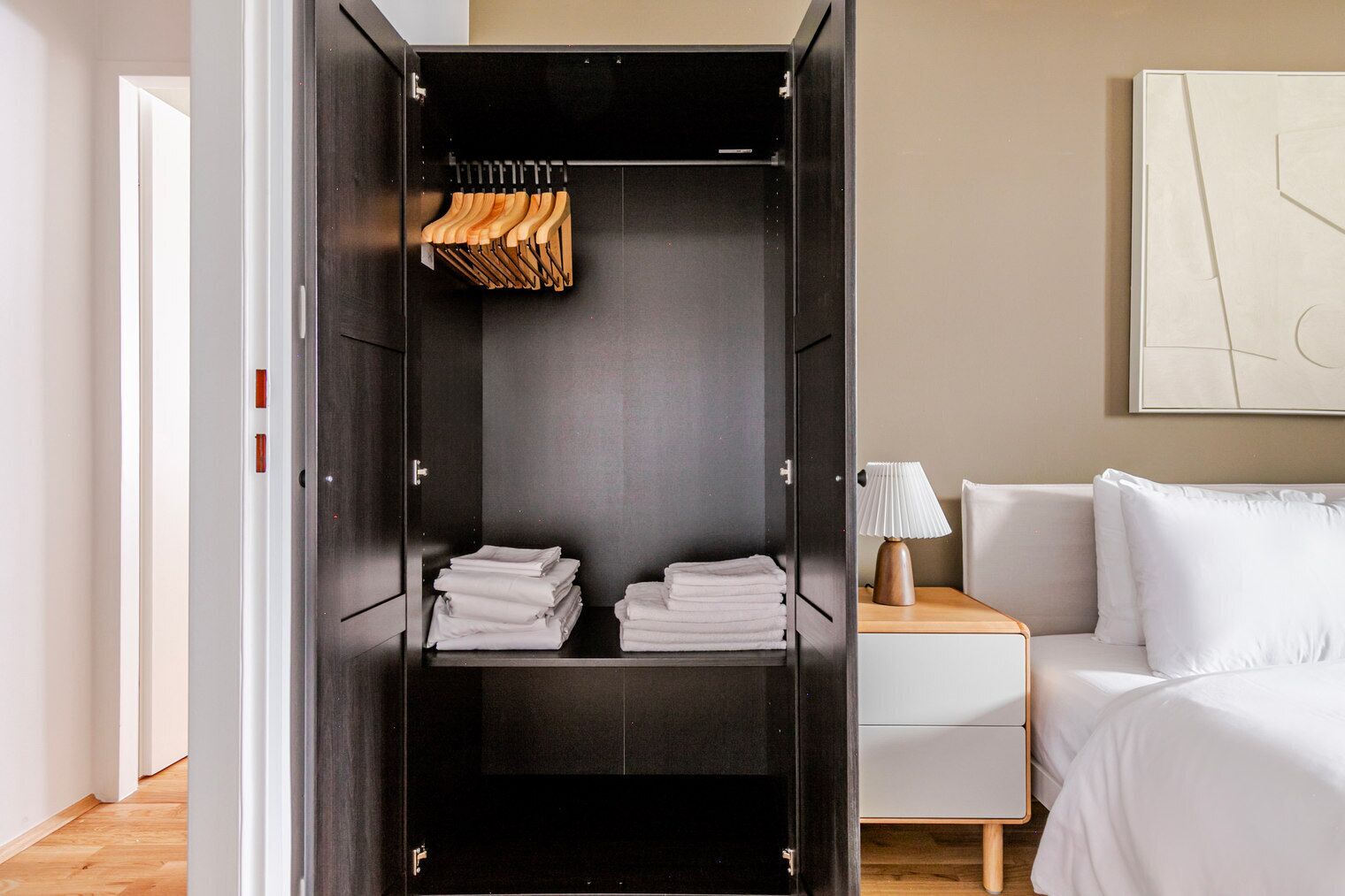 熨斗/熨衫板、Wi-Fi、床單