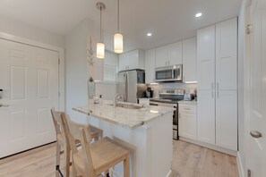Fridge, microwave, oven, stovetop - Shared Heated Pool, Boardwalk to the Beach (Port Aransas)