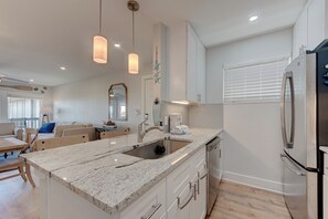 Interior - Shared Heated Pool, Boardwalk to the Beach (Port Aransas)