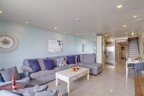Smart TV - Ocean Front * 2 Level Corner Unit * Exclusive Water View Deck (San Diego)
