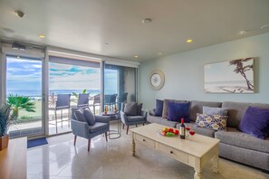 Smart TV - Ocean Front * 2 Level Corner Unit * Exclusive Water View Deck (San Diego)