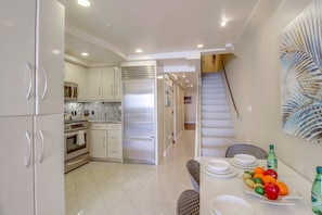 Dining - Ocean Front * 2 Level Corner Unit * Exclusive Water View Deck (San Diego)