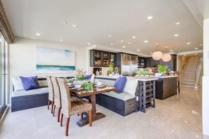 Interior - 3 Ocean Front Units * 3 Patios * 2 Levels (San Diego)