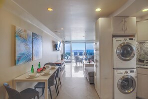 Interior - 3 Ocean Front Units * 3 Patios * 2 Levels (San Diego)