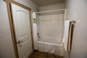 Standard Single Room, 1 Bedroom, Mountain View | Bathroom | Deep soaking tub, soap, toilet paper