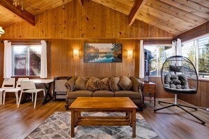 Smart TV, fireplace, table football - Bernhardt Brown Bungalow at Big Bear | Cozy | Foosball | Family Retreat | Minutes to Activities (Big Bear City)
