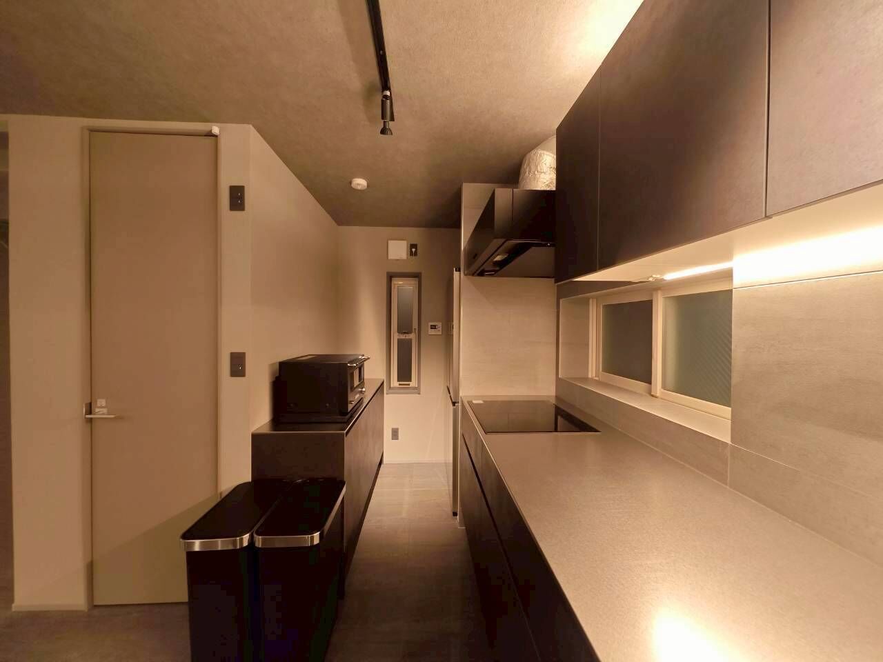 Fridge, microwave, stovetop, cookware/dishes/utensils