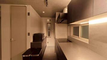 Fridge, microwave, stovetop, cookware/dishes/utensils
