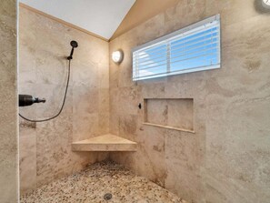 Douche, serviettes fournies