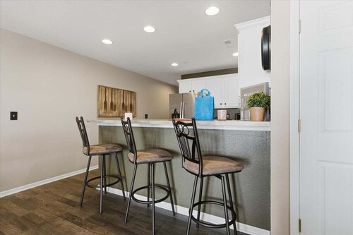 Lakefront Condo with Big Views, Pools & Gated Community Near Old Kinderhook