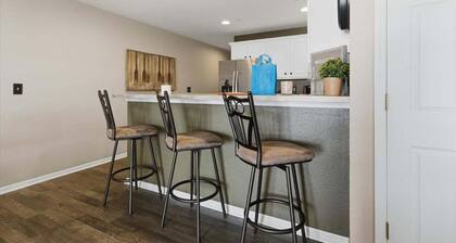 Lakefront Condo with Big Views, Pools & Gated Community Near Old Kinderhook