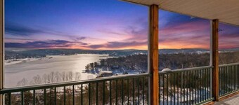 Lakefront Condo with Big Views, Pools & Gated Community Near Old Kinderhook