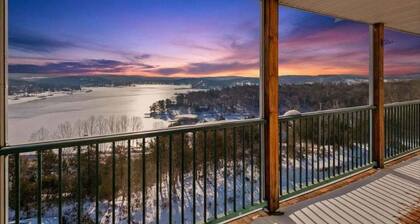 Lakefront Condo with Big Views, Pools & Gated Community Near Old Kinderhook
