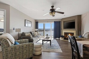 Smart TV, fireplace - Lakefront Condo with Big Views, Pools & Gated Community Near Old Kinderhook (Camdenton)