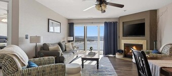 Lakefront Condo with Big Views, Pools & Gated Community Near Old Kinderhook