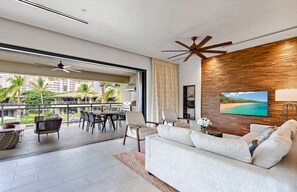 Fernseher, Kamin, Stereoanlage