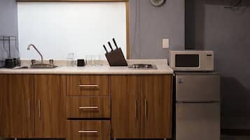 1 dormitorio, tabla de planchar con plancha, wifi y ropa de cama