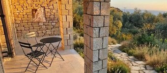 Private 2-Bedroom Cottage in Kardamyli · Quiet Setting Near Beaches