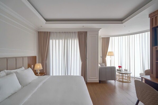 Premier Double Room, City View | Desk, laptop workspace, blackout drapes, free WiFi - Hotel de Lyns (Dong Nai)