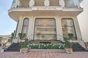 Exterior detail - Hotel de Lyns (Dong Nai)