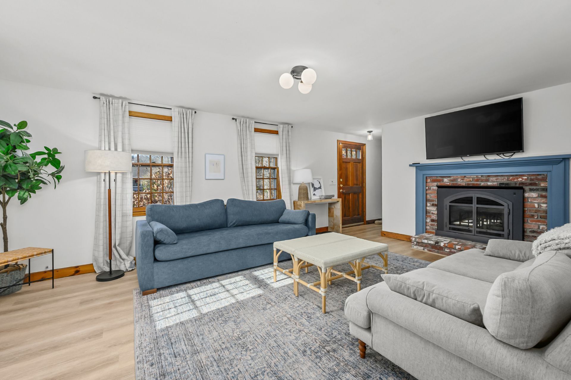 智能电视、乒乓球