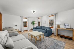 Smart-TV, Tischtennisplatte