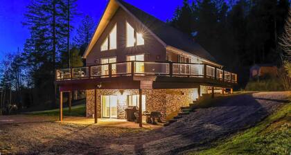 Beautiful Ski Chalet with Hot Tub in Ellicottville