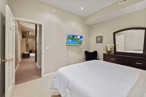 5 bedrooms, free WiFi, bed sheets