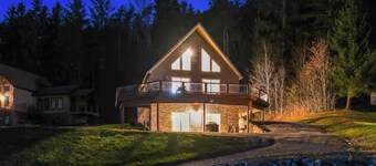 Beautiful Ski Chalet with Hot Tub in Ellicottville