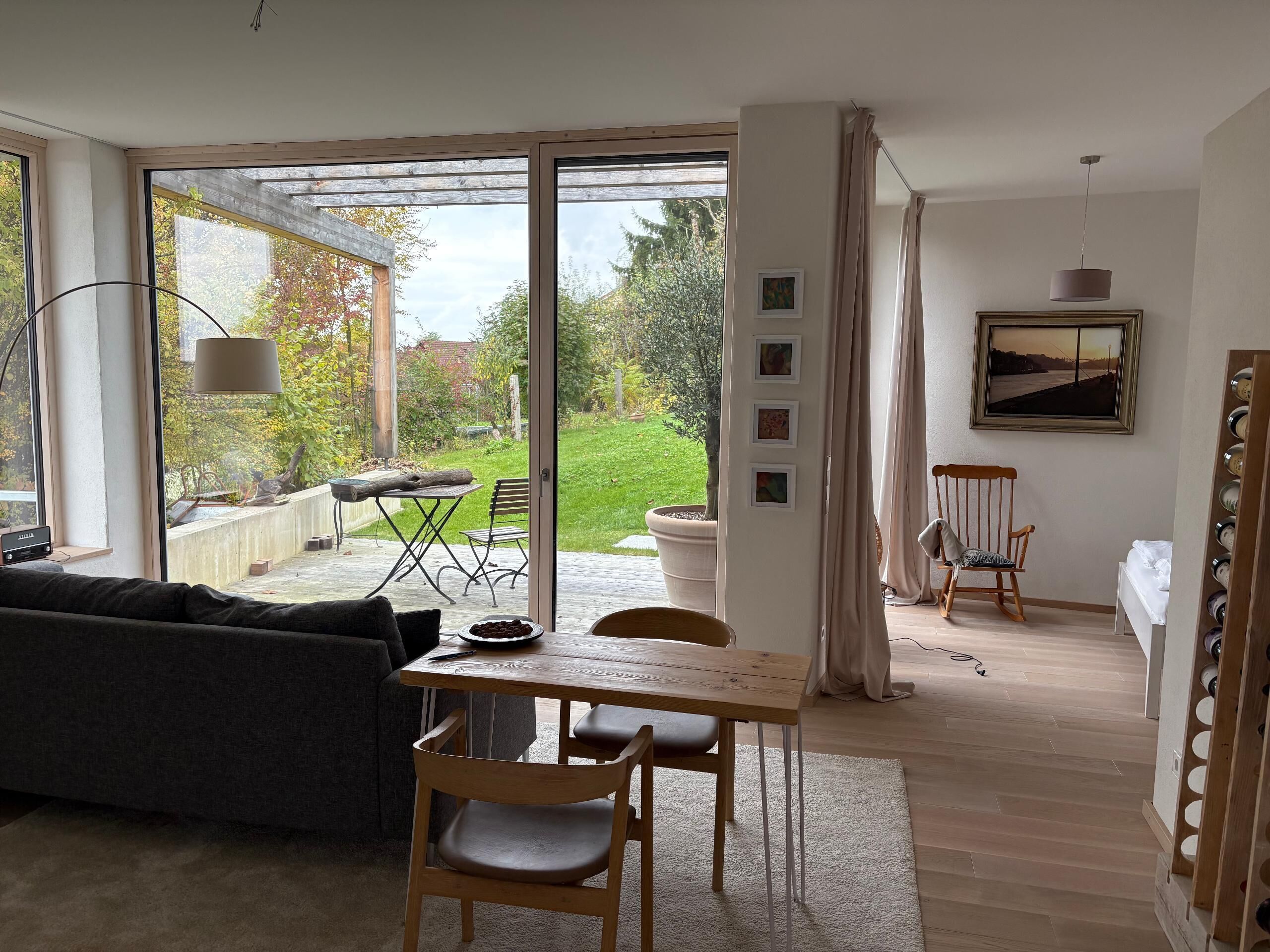 Ferienhaus mit Terrasse-Wohnzimmer mit Garte