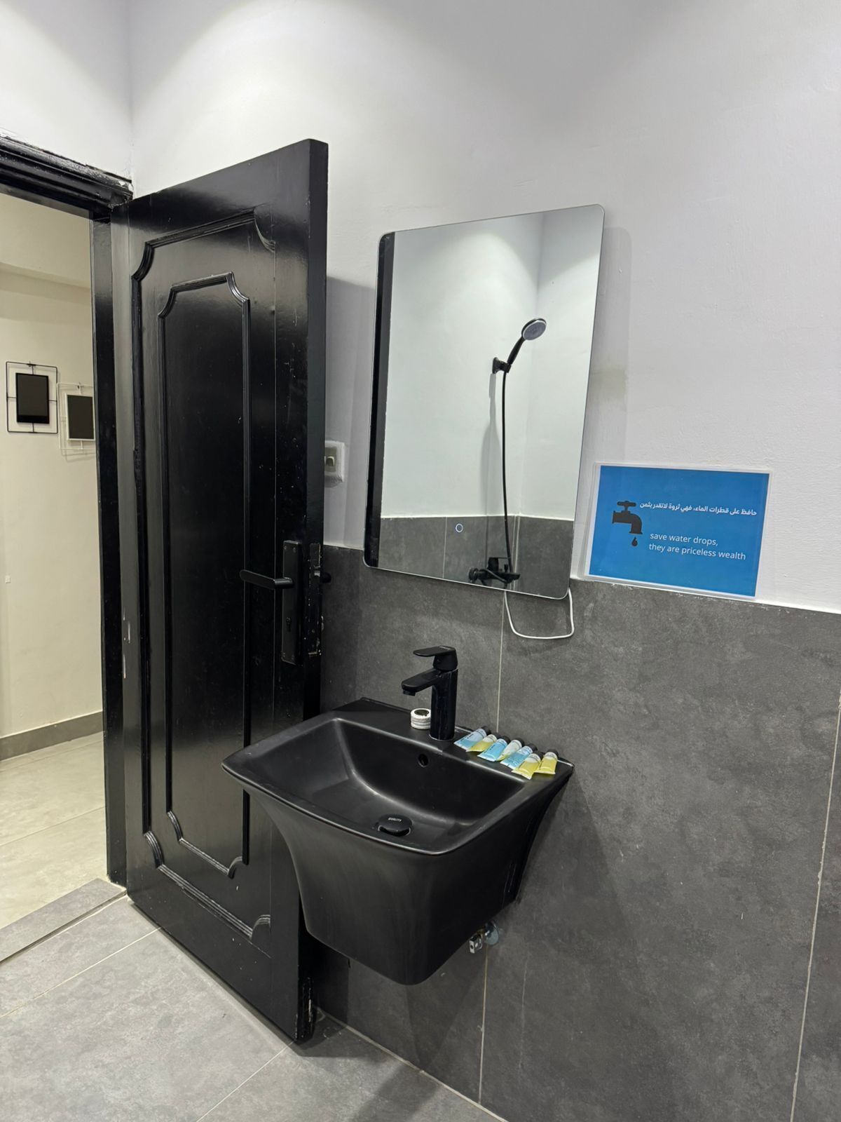 Asciugamani, sapone, carta igienica