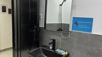 Asciugamani, sapone, carta igienica