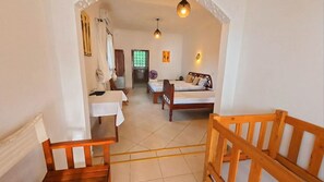 Iron/ironing board, WiFi, bed sheets - Triple superior room, 1st floor, charming hotel with swimming pool in Nosy Be (Nosy Be)
