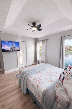 3 bedrooms, iron/ironing board, WiFi, bed sheets - Modern 3B3B Townhouse Just 10 Minutes to Disney (Kissimmee)