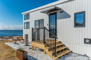 Outdoor dining - Luxury Waterfront Cabin #7 (Fort Walton Beach)