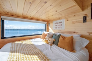 Travel cot, WiFi