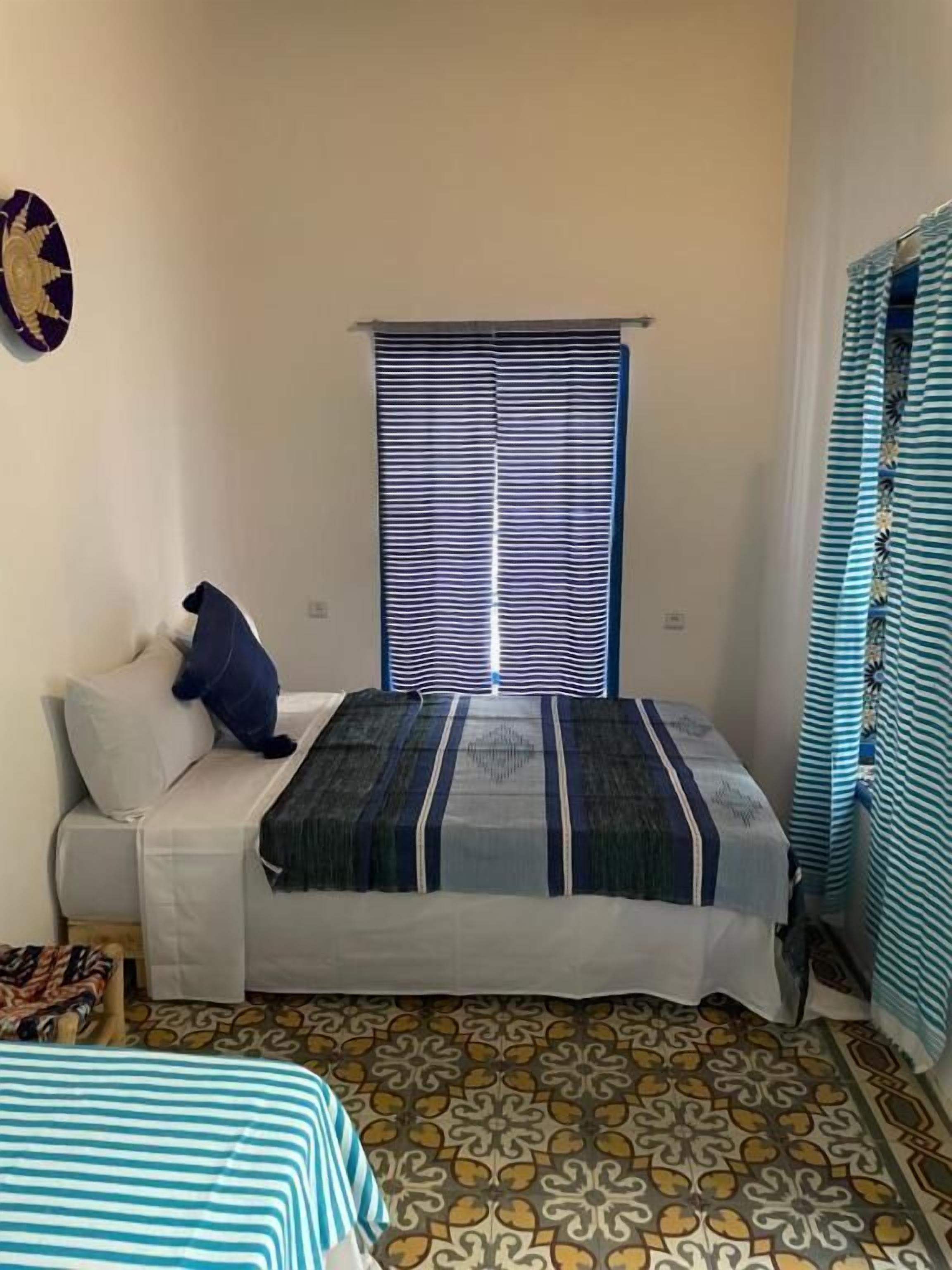 Chambre Triple Économique, balcon, vue ville | Wi-Fi gratuit