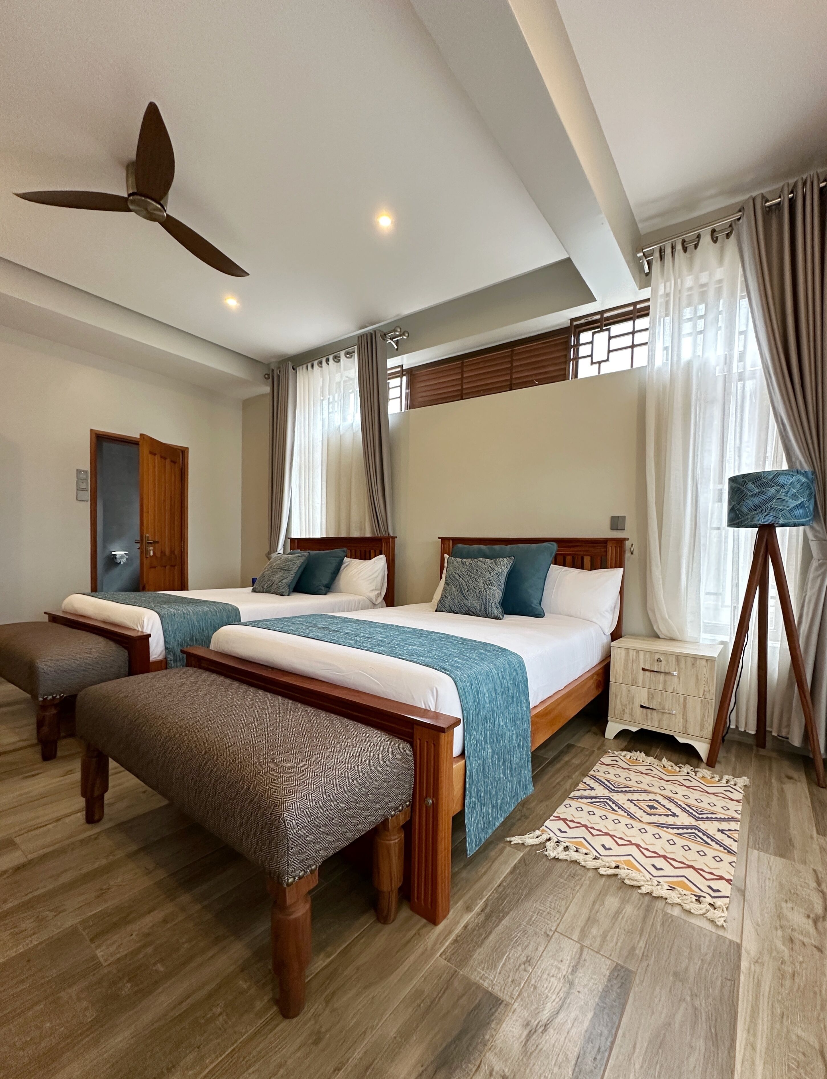 Iron/ironing board, WiFi, bed sheets