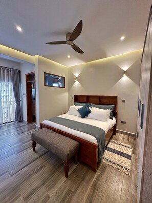 Iron/ironing board, WiFi, bed sheets - Serene 3-Bedroom Serviced Apartment in Kampala (Kampala)