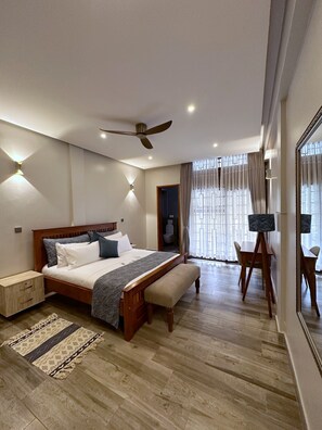 Iron/ironing board, WiFi, bed sheets - Serene 3-Bedroom Serviced Apartment in Kampala (Kampala)