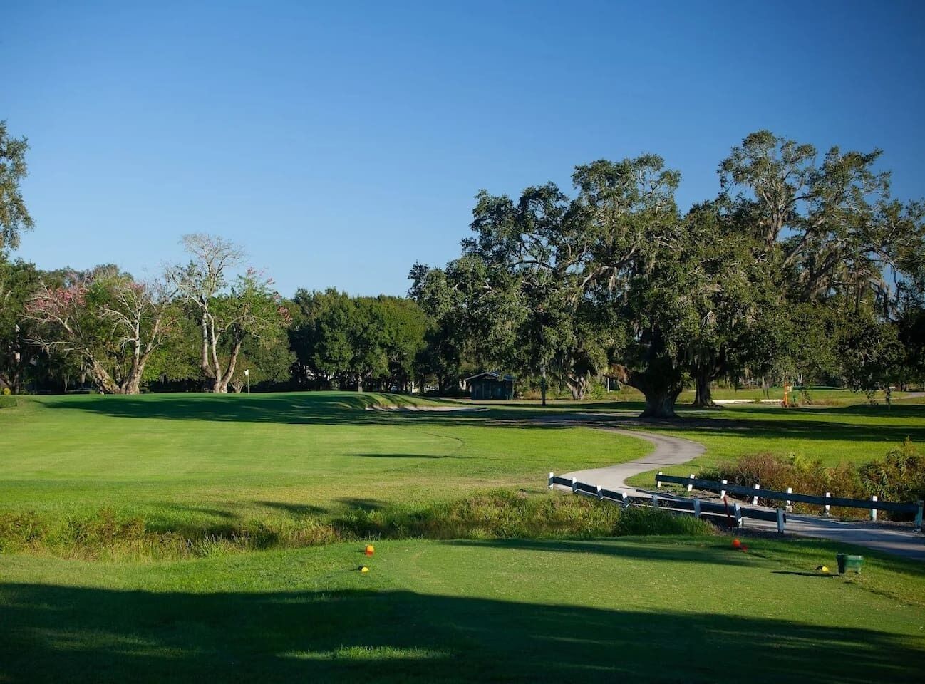 Pinecrest Golf Club - located 2.7 miles from Villa Lotela (4 minutes by car)