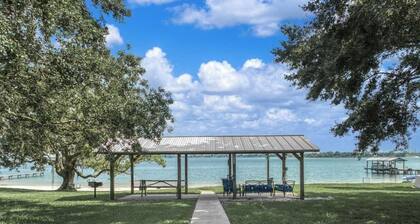 Vintage Lakefront 1-bedroom apartment at Villa Lotela in Avon Park - Apt. # 2
