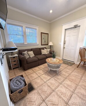 Living area - Lakefront 1-bedroom apartment at Villa Lotela in pleasant Avon Park - Apt. 3 (Avon Park)