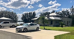 Property grounds - Lakefront 1-bedroom apartment at Villa Lotela in pleasant Avon Park - Apt. 3 (Avon Park)