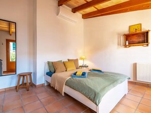 2 habitaciones, tabla de planchar con plancha, internet y ropa de cama 