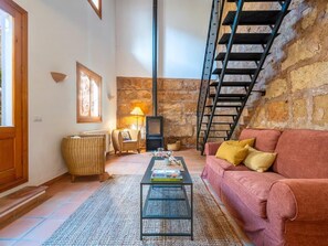 TV - Casa Jutta: Charming Retreat with Terrace, WiFi & AC (Santa Margalida)
