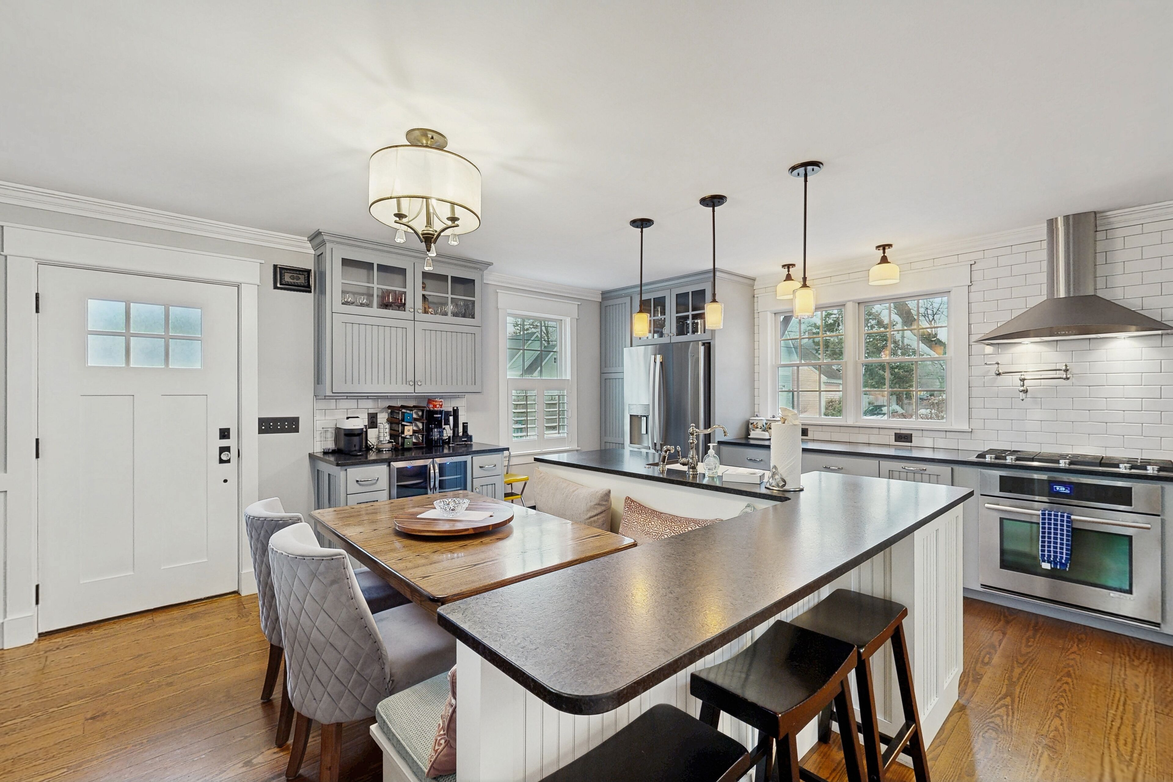 雪櫃、微波爐、焗爐、爐具