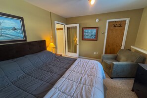 Internet, bed sheets - Ski-in/ski-out condo w/ wood-burning fireplace, patio, shared bbq, w/d, wifi (West Dover)