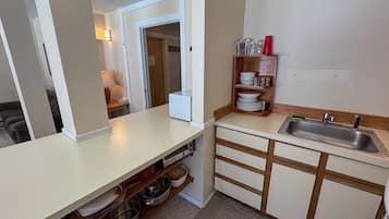 Kylskåp, ugn, spishäll och diskmaskin